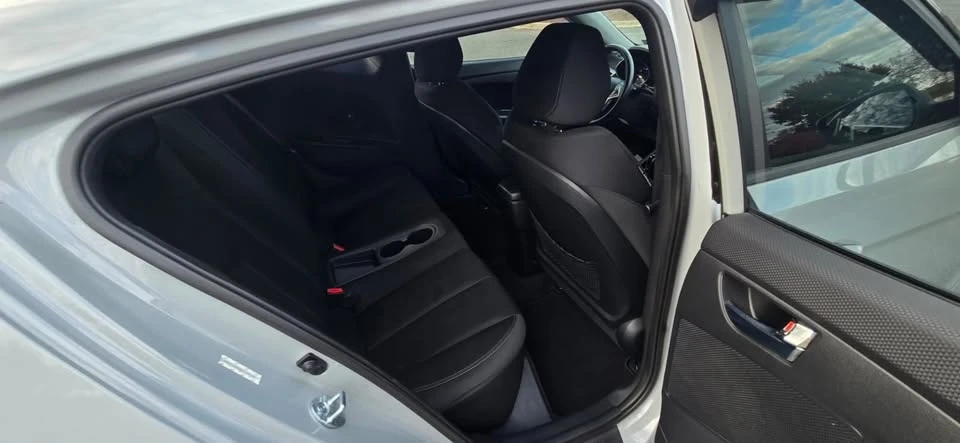 2013 Hyundai Veloster - Image 10 of 19
