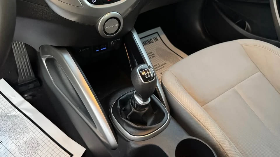 2013 Hyundai Veloster - Image 12 of 13