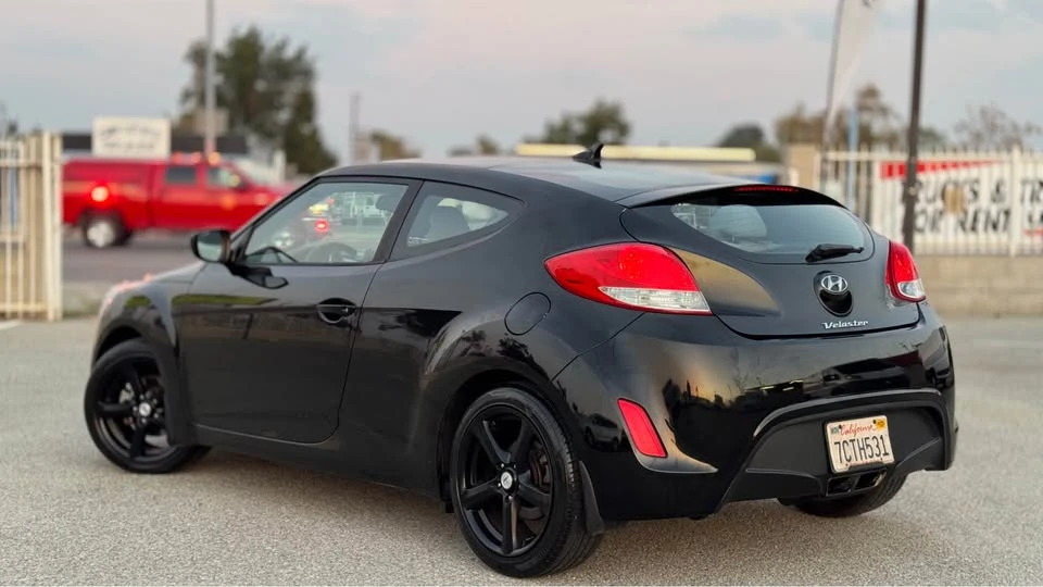 2013 Hyundai Veloster - Image 2 of 13