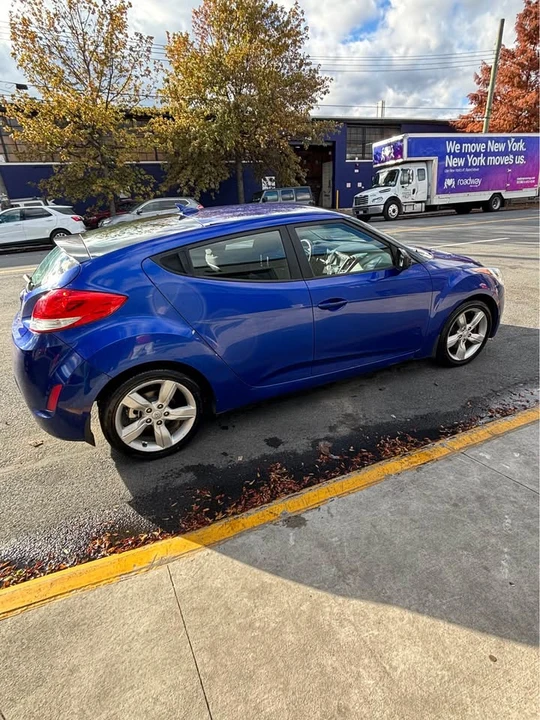2013 Hyundai Veloster - Image 2 of 12