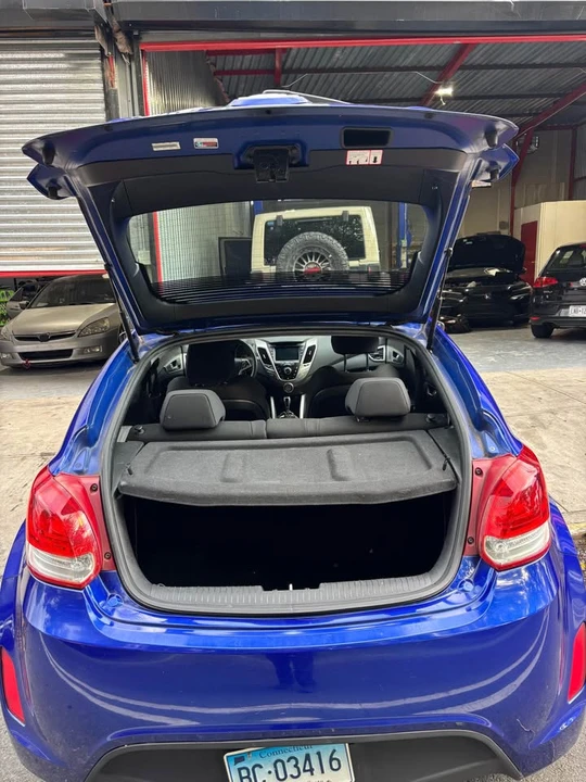 2013 Hyundai Veloster - Image 11 of 12