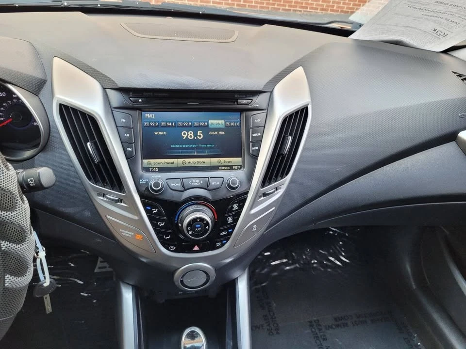 2013 Hyundai Veloster - Image 8 of 15