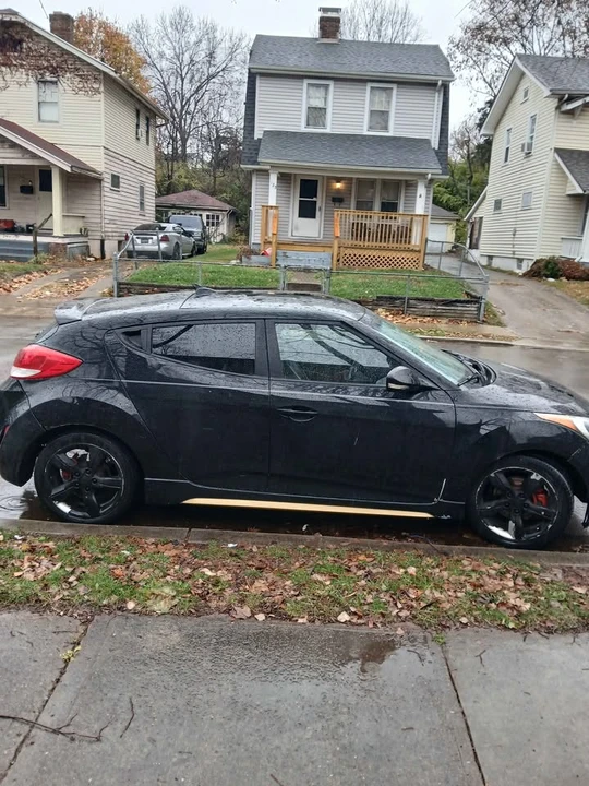 2013 Hyundai Veloster - Image 2 of 4