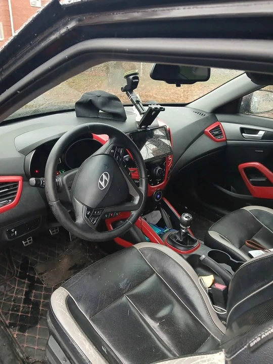 2013 Hyundai Veloster - Image 3 of 4