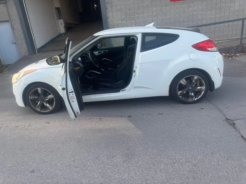 2013 Hyundai Veloster - Image 2 of 14