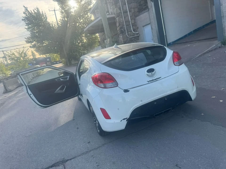 2013 Hyundai Veloster - Image 4 of 14