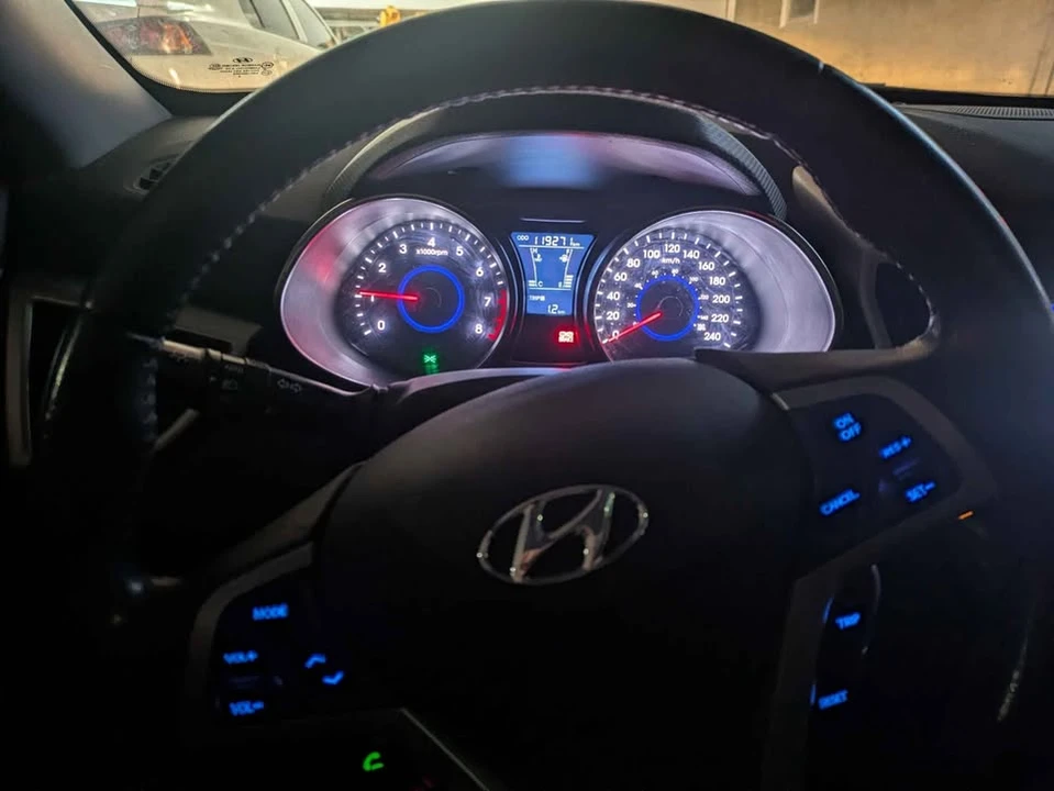 2013 Hyundai Veloster - Image 12 of 15