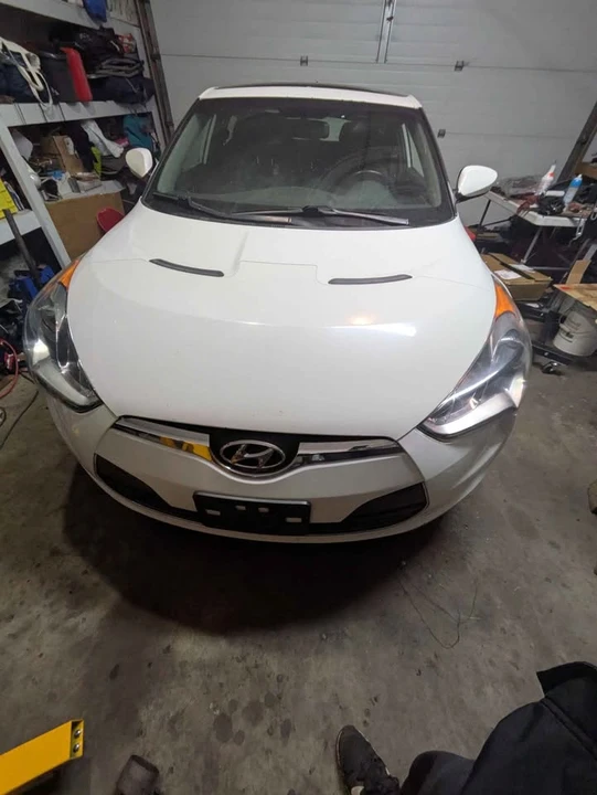 2013 Hyundai Veloster - Image 2 of 15