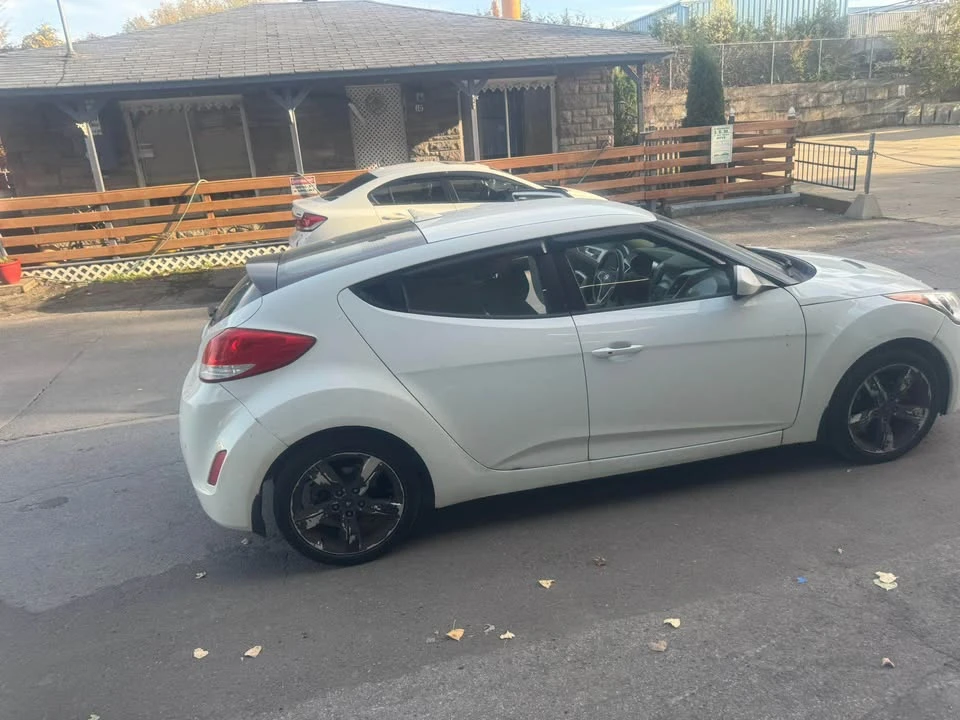 2013 Hyundai Veloster - Image 9 of 14