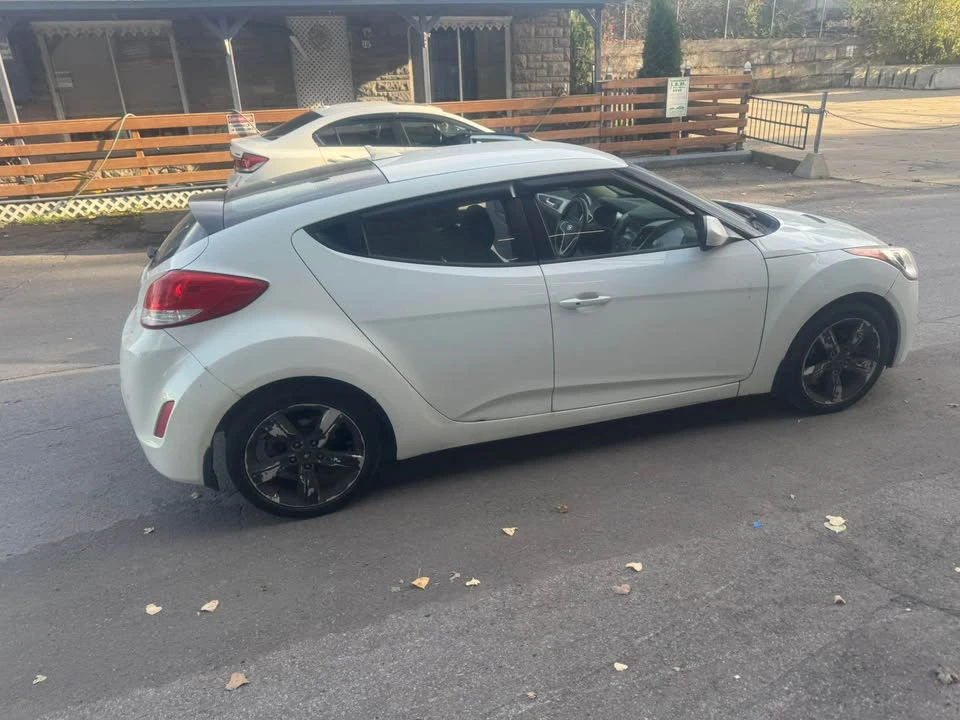 2013 Hyundai Veloster - Image 3 of 14