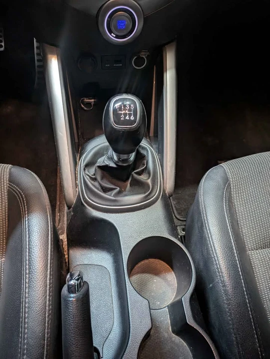 2013 Hyundai Veloster - Image 11 of 15