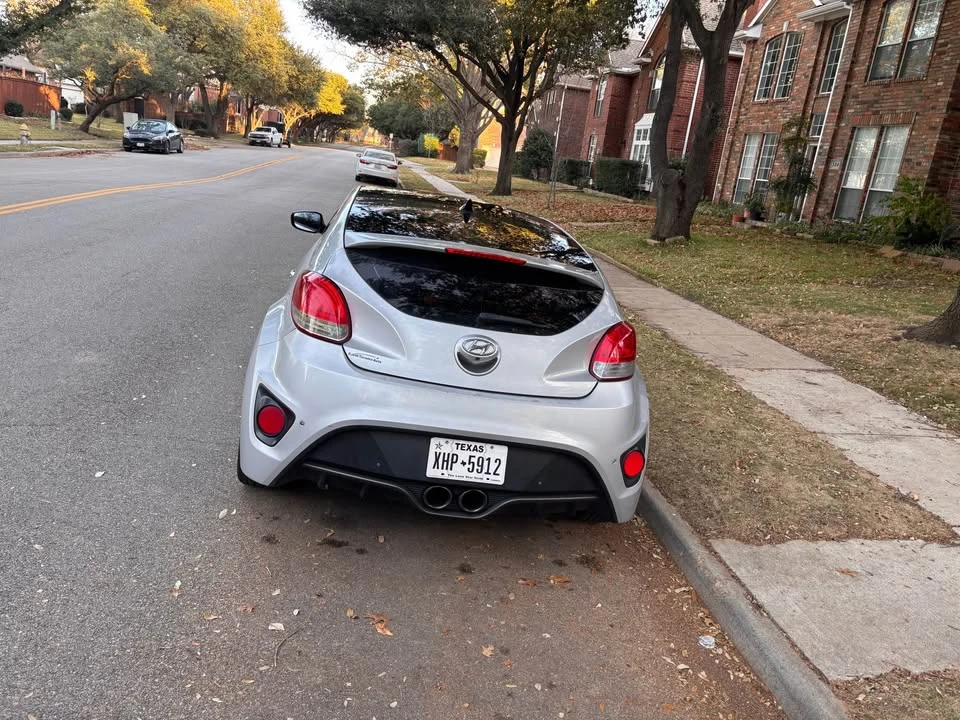 2013 Hyundai Veloster - Image 2 of 19
