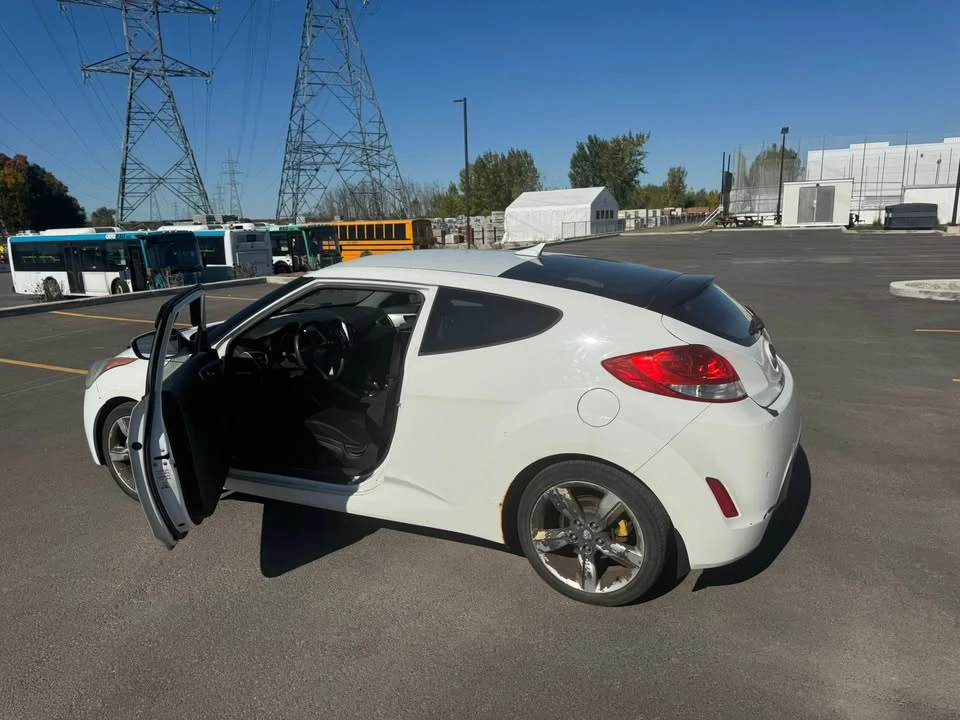 2013 Hyundai Veloster - Image 15 of 17
