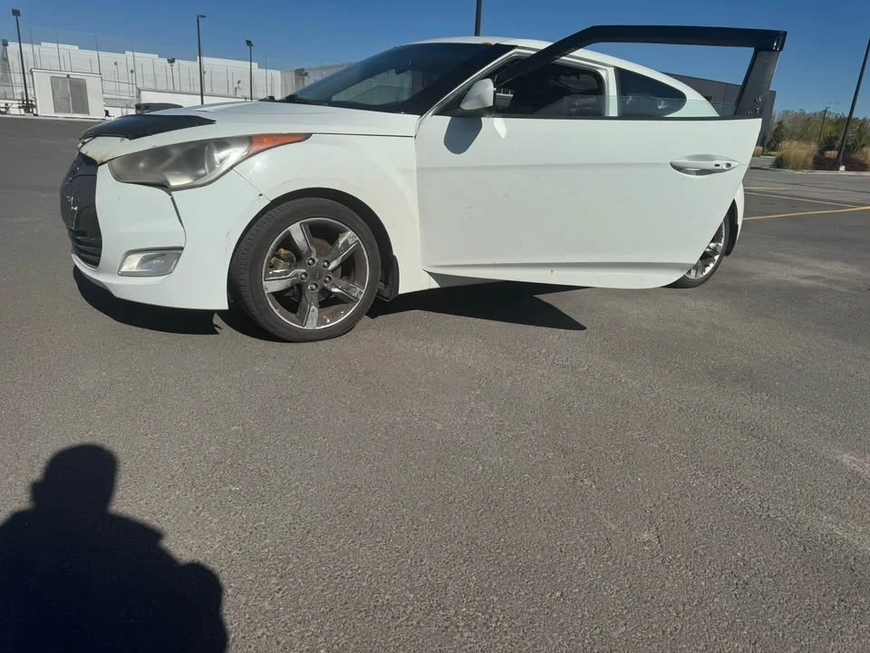2013 Hyundai Veloster - Image 12 of 17