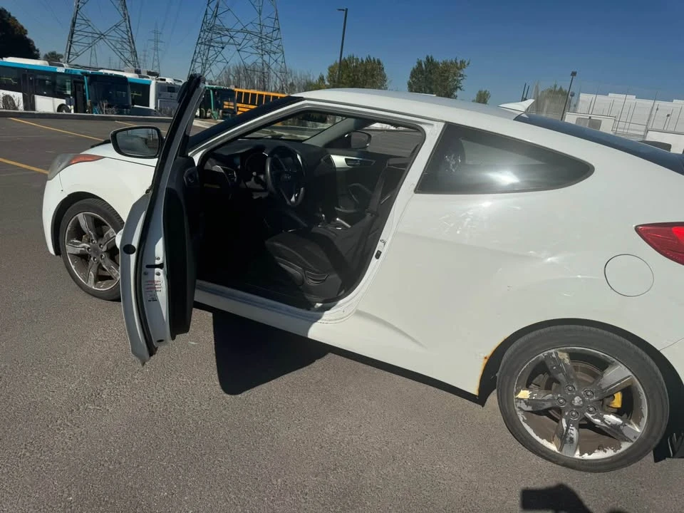2013 Hyundai Veloster - Image 14 of 17