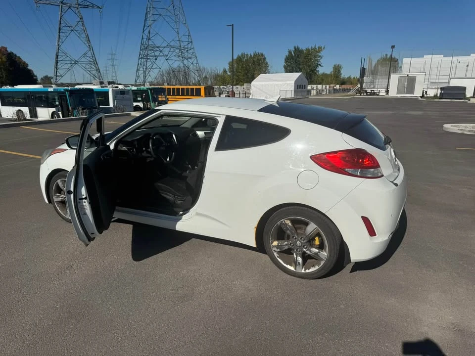 2013 Hyundai Veloster - Image 16 of 17