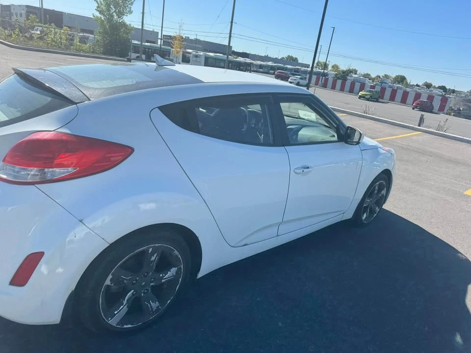 2013 Hyundai Veloster - Image 2 of 17