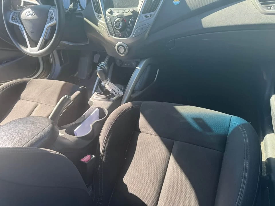 2013 Hyundai Veloster - Image 8 of 17