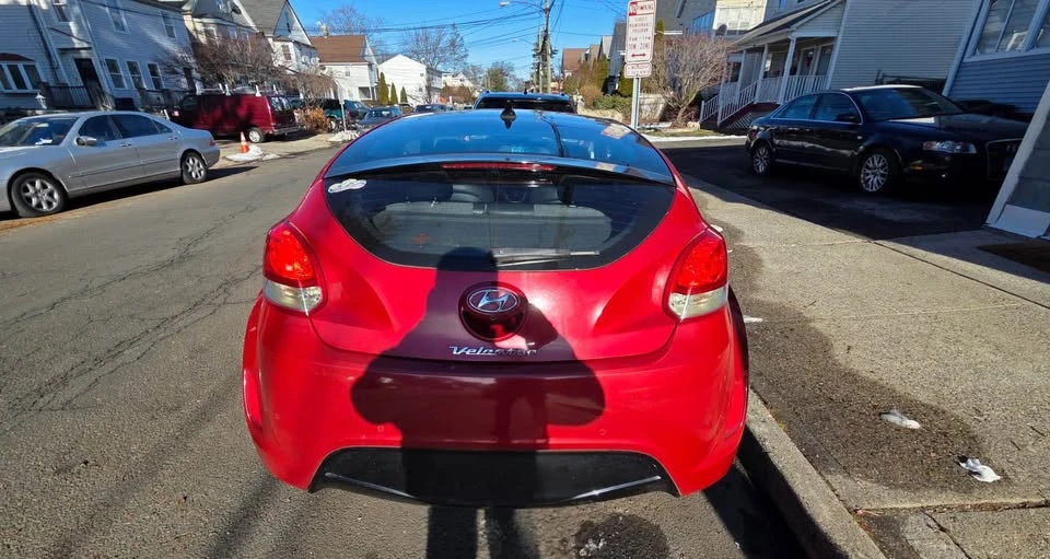 2013 Hyundai Veloster - Image 2 of 12