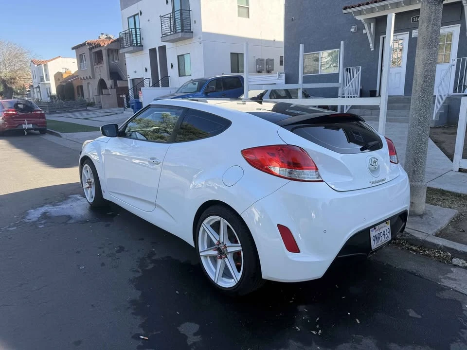 2013 Hyundai Veloster - Image 2 of 3