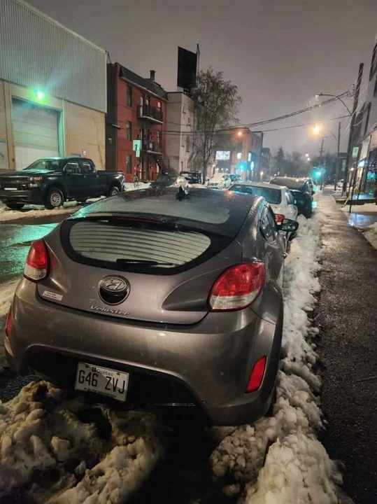 2013 Hyundai Veloster - Image 2 of 3