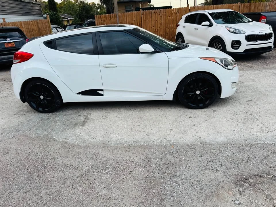 2013 Hyundai Veloster - Image 3 of 19