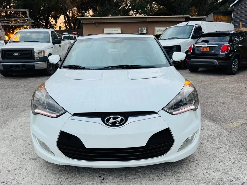 2013 Hyundai Veloster - Image 2 of 19
