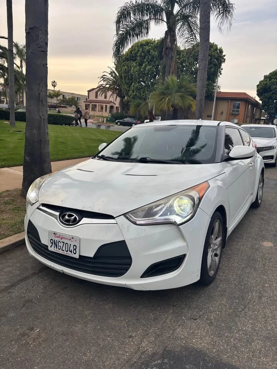 2013 Hyundai Veloster - Image 2 of 8