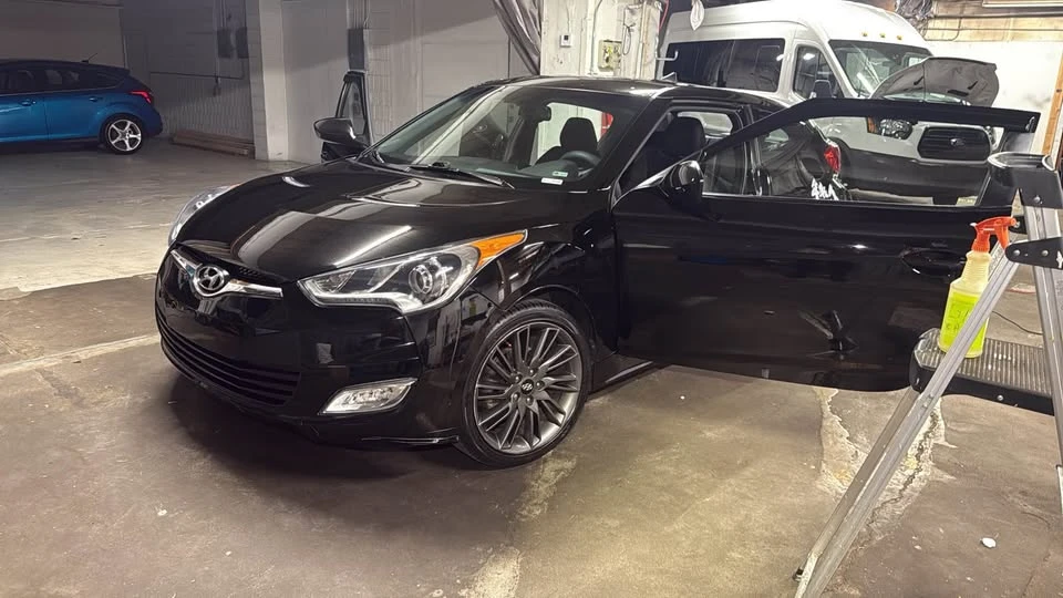 2013 Hyundai Veloster - Image 2 of 18