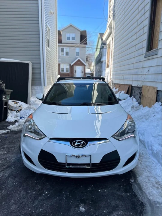 2013 Hyundai Veloster - Image 2 of 10