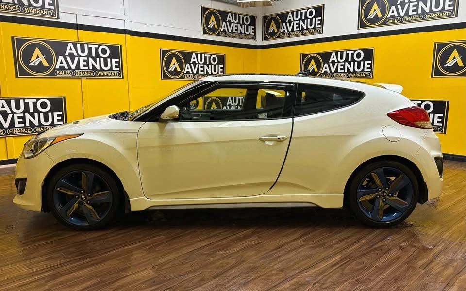 2013 Hyundai Veloster - Image 2 of 15