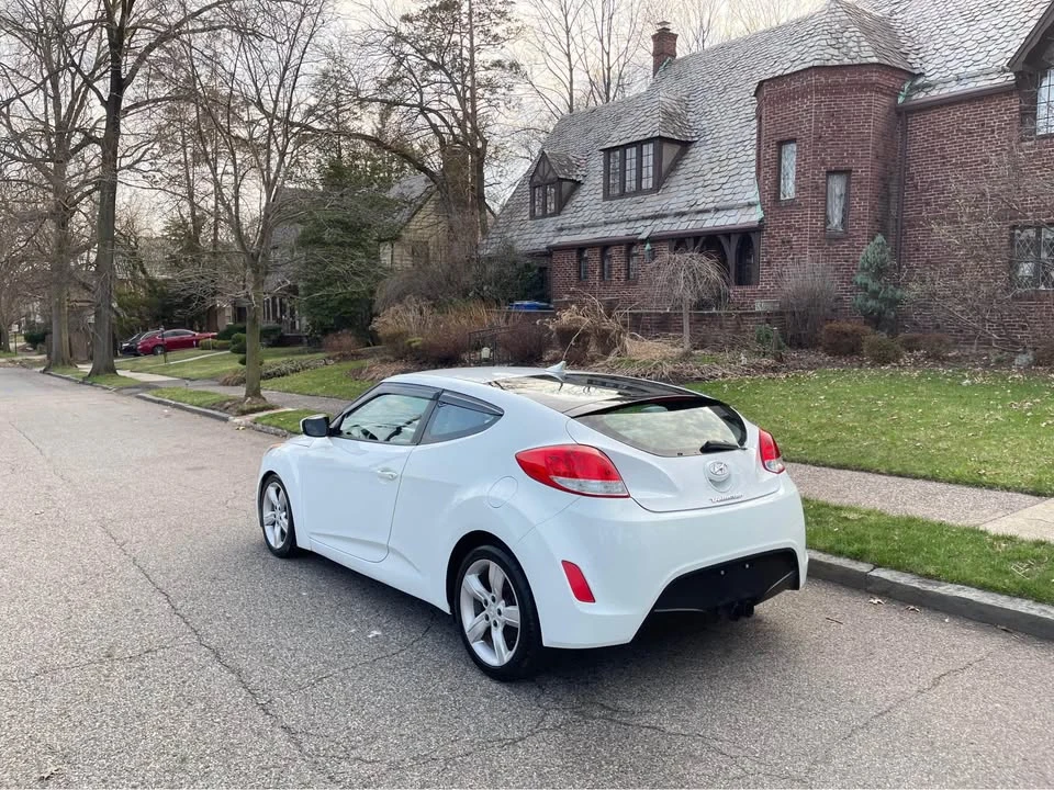 2013 Hyundai Veloster - Image 2 of 13