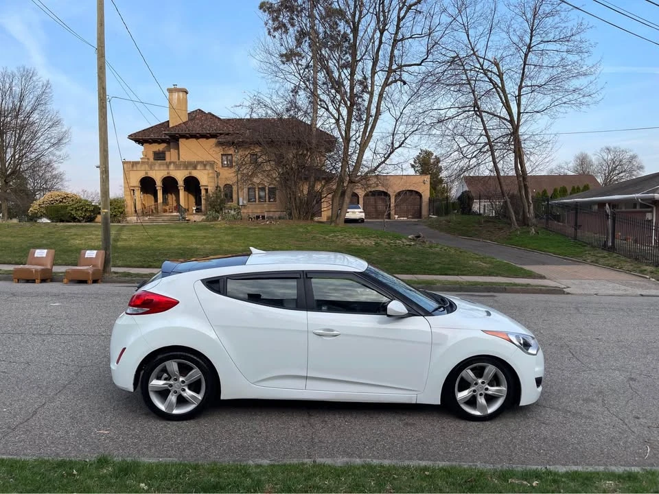 2013 Hyundai Veloster - Image 10 of 13