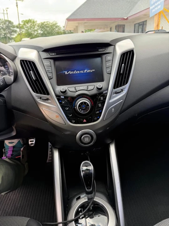 2013 Hyundai Veloster - Image 9 of 19