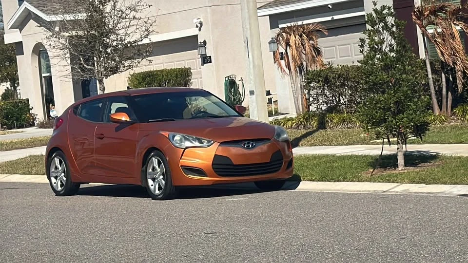 2013 Hyundai Veloster - Image 2 of 4