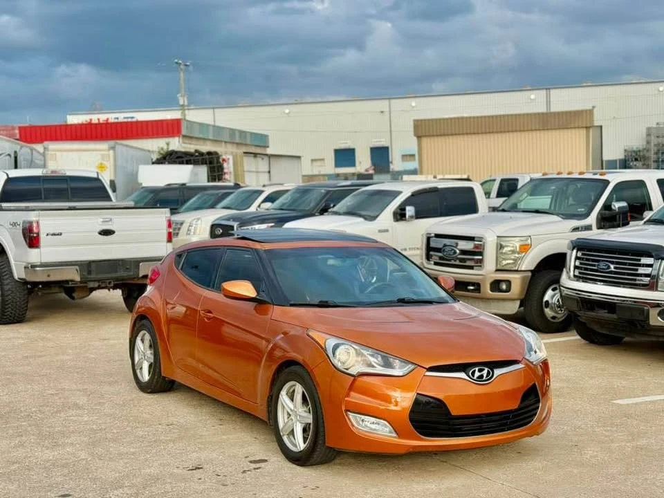 2013 Hyundai Veloster - Image 2 of 20