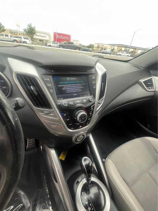 2013 Hyundai Veloster - Image 11 of 20