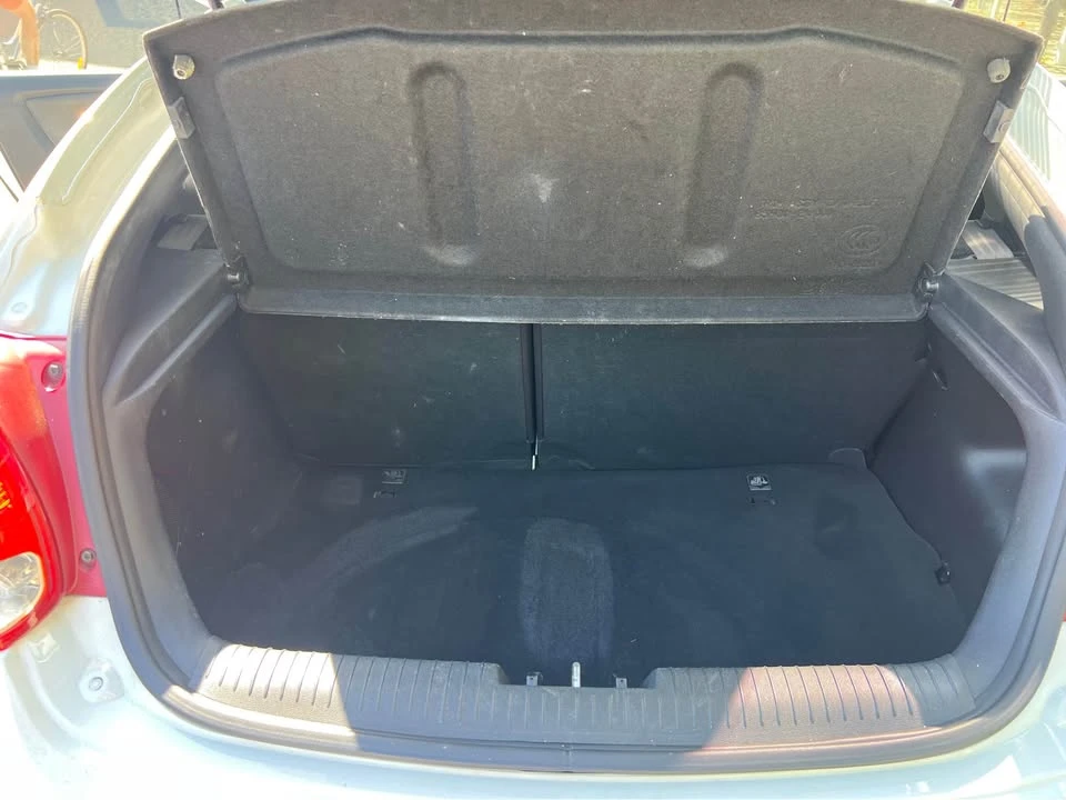 2013 Hyundai Veloster - Image 13 of 17