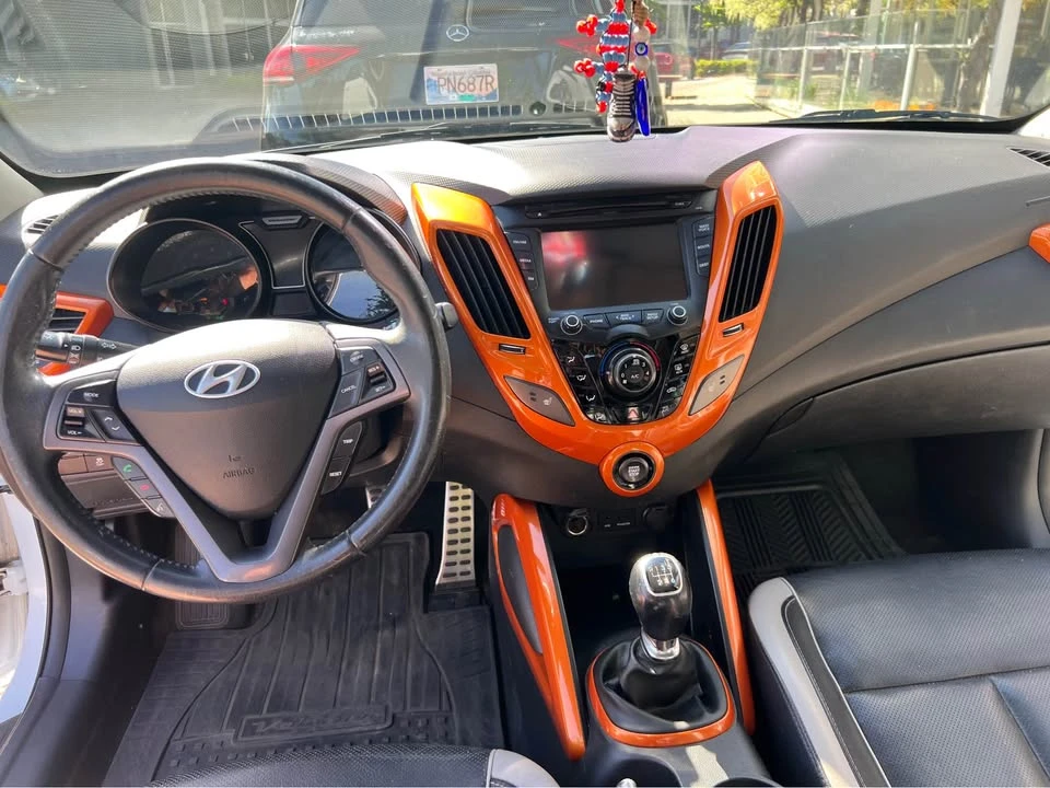2013 Hyundai Veloster - Image 8 of 17
