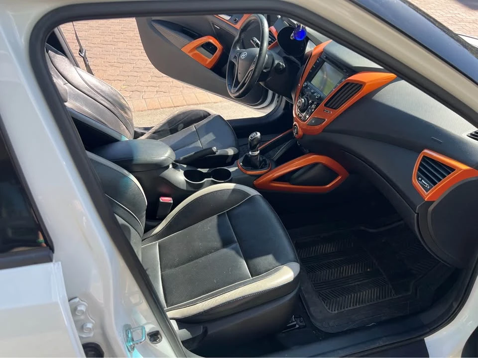 2013 Hyundai Veloster - Image 14 of 17