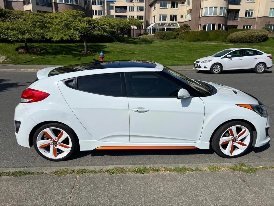 2013 Hyundai Veloster - Image 2 of 17