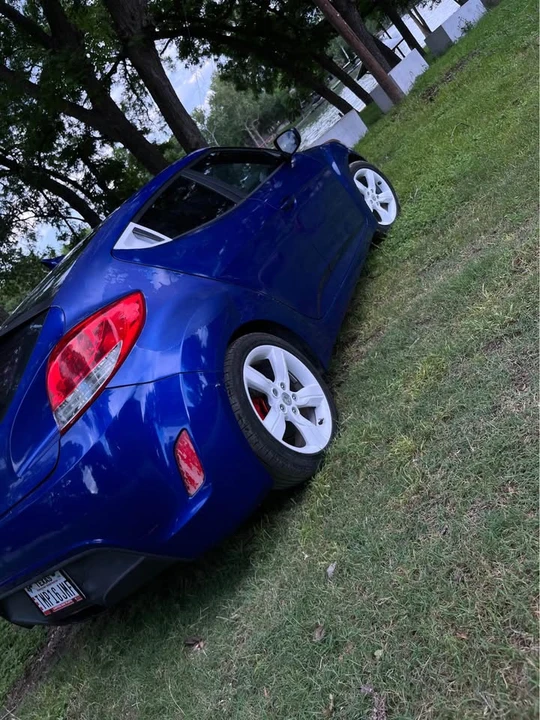 2013 Hyundai Veloster - Image 2 of 7