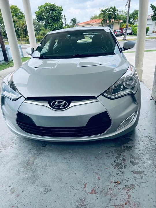 2013 Hyundai Veloster - Image 2 of 12