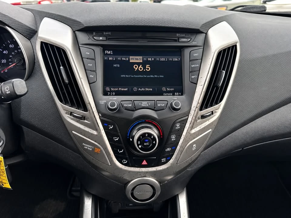 2013 Hyundai Veloster - Image 16 of 17