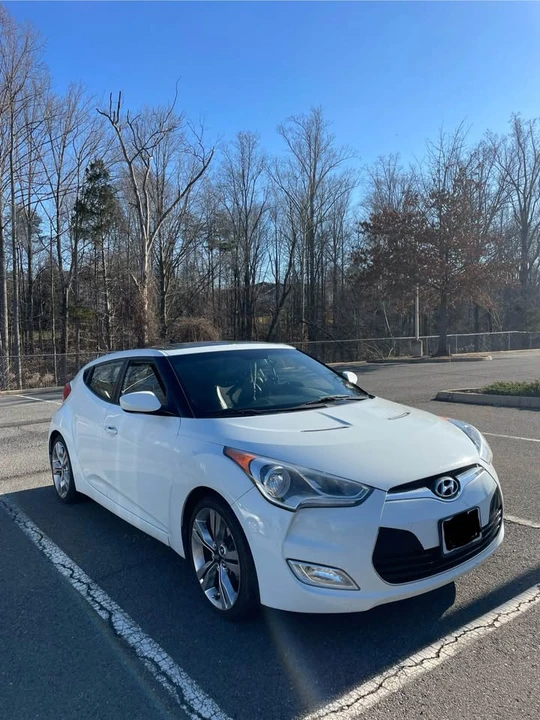 2013 Hyundai Veloster - Image 2 of 11