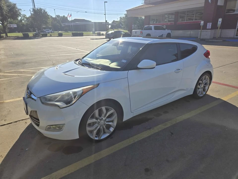 2013 Hyundai Veloster - Image 2 of 8