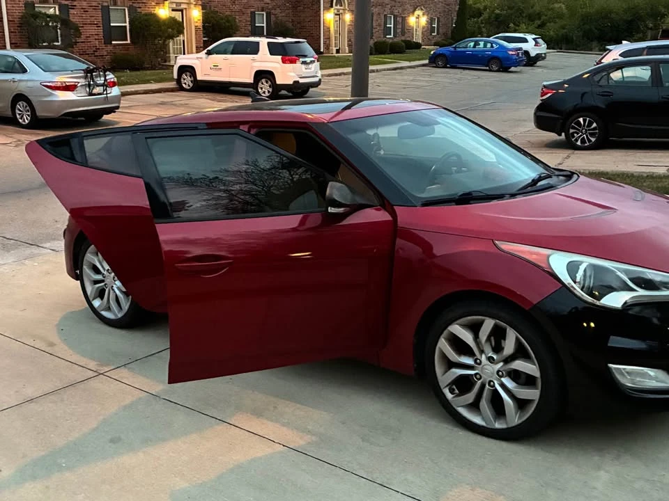 2013 Hyundai Veloster - Image 2 of 12