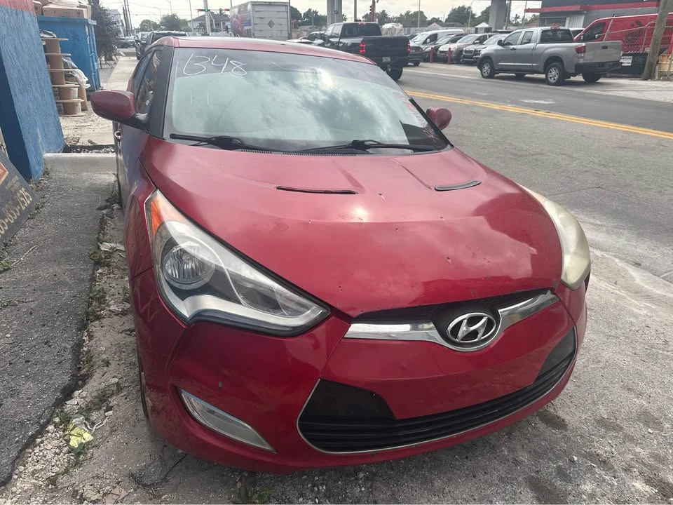 2013 Hyundai Veloster - Image 2 of 13