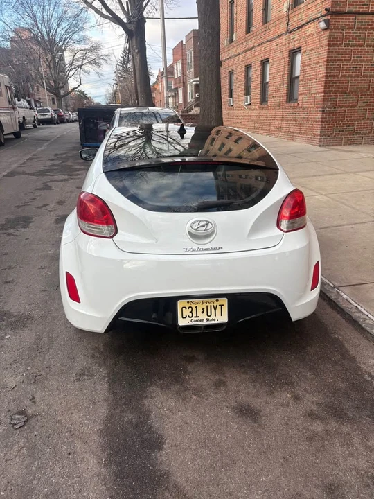 2013 Hyundai Veloster - Image 2 of 5