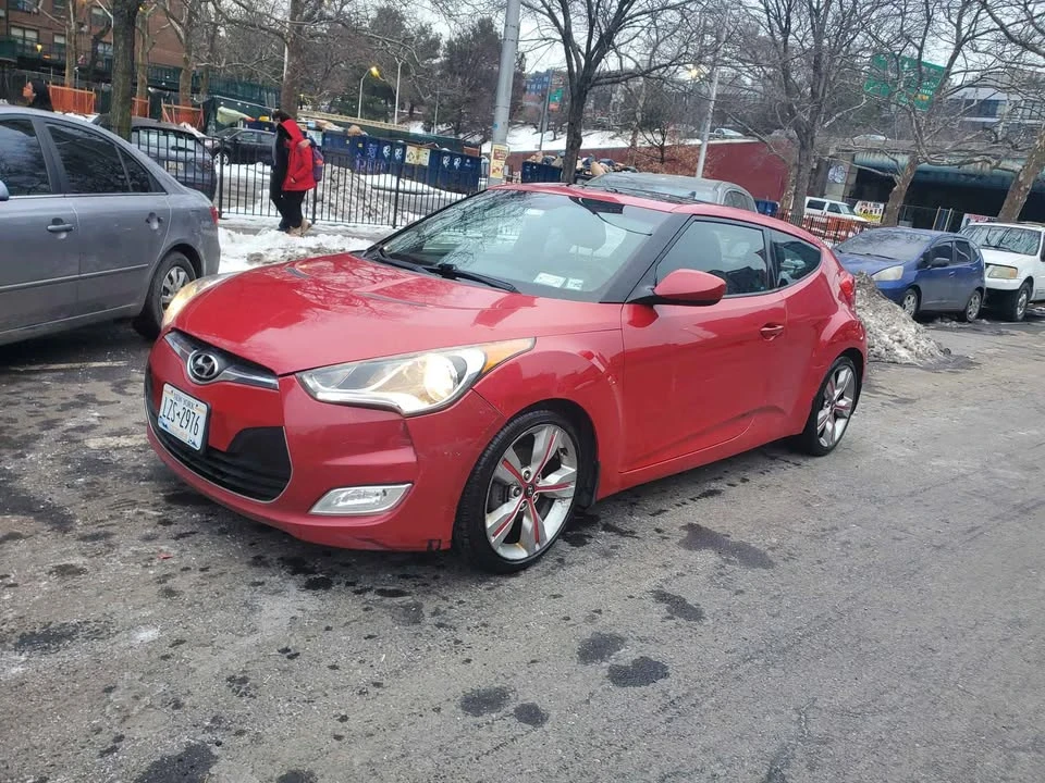 2013 Hyundai Veloster - Image 2 of 5